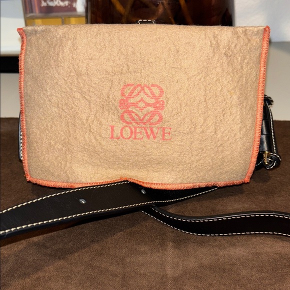 Loewe Leather Belt bag in Black - Picture 2 of 12